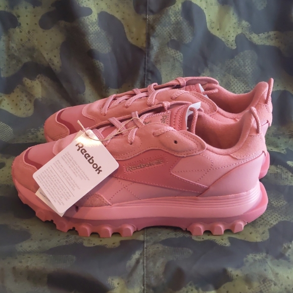 NWT Edgy Reebok Classic Leather Cardi B Shoes - Picture 4 of 8